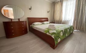 Apartment On Prospiekt Pobiedy 18